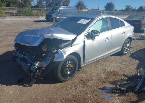 2015 Volvo S60 T5 Premier из США, поврежденный, VIN YV140MFK6F1342518